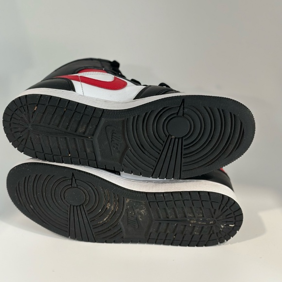 Nike Air Jordan 1 Mid “Bred Toe” / White-Black-Red | Size US 5.5Y - Picture 7 of 10